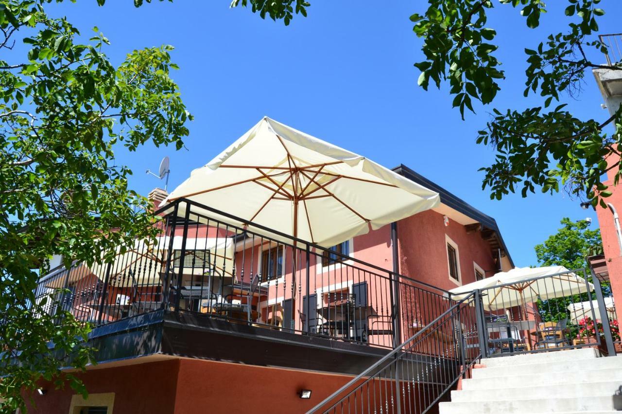 Casa Vacanze La Stele Castelmonte Exterior photo