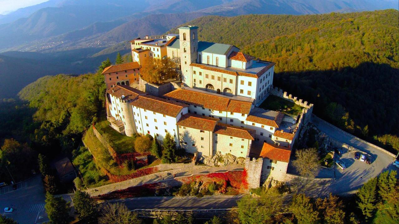 Casa Vacanze La Stele Castelmonte Exterior photo